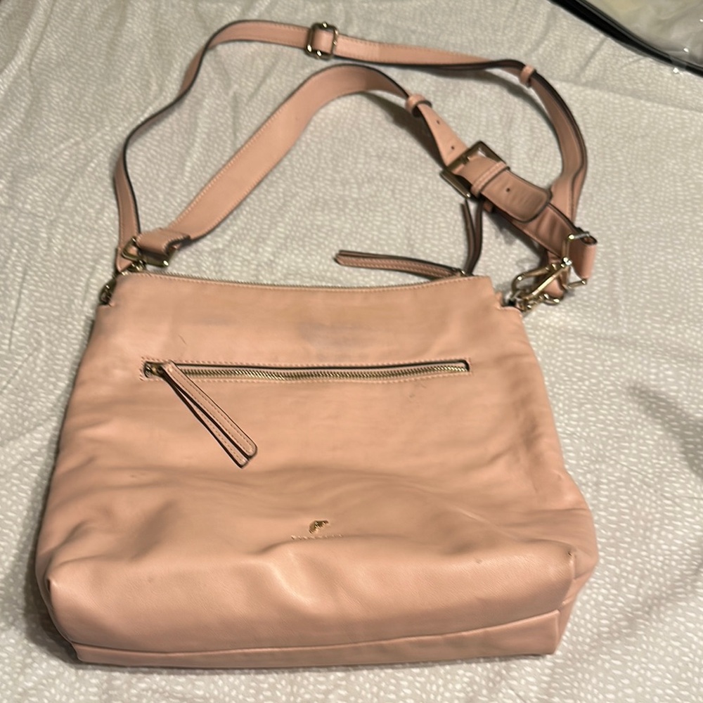 Elegant Pink Crossbody Bag with Slouchy Design